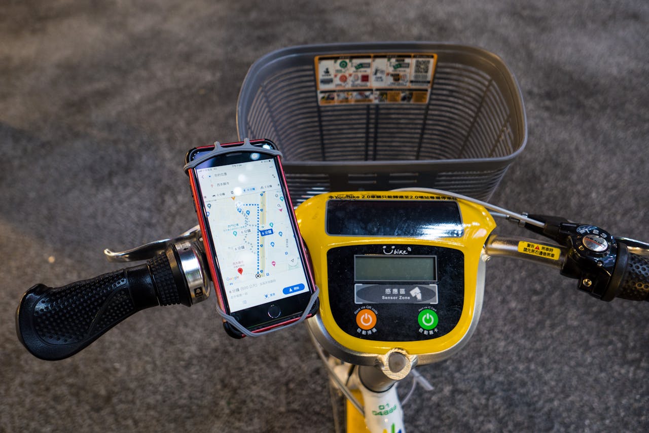 Navigace v mobilu: Od luxusu k nepostradatelné součásti moderního života
