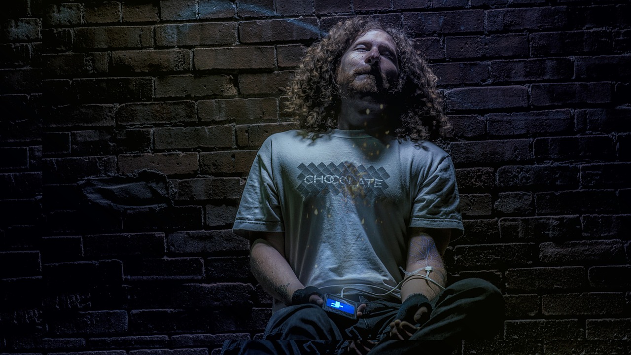 Fenomén „dívání se na to, jak se dívají“: Proč sledujeme reaction videa a commentary ke všemu